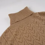 Pull chic et vintage beige café
