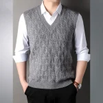 Pull à col V et maille torsadée homme