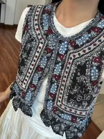 vêtement vintage femme avec motifs floraux