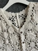 détail bordures festonnées gilet vintage crochet