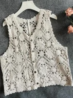 vêtement rétro avec motifs floraux en crochet